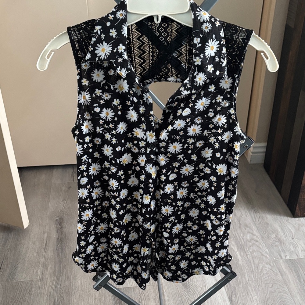 No Boundaries Black Floral Sleeveless Blouse